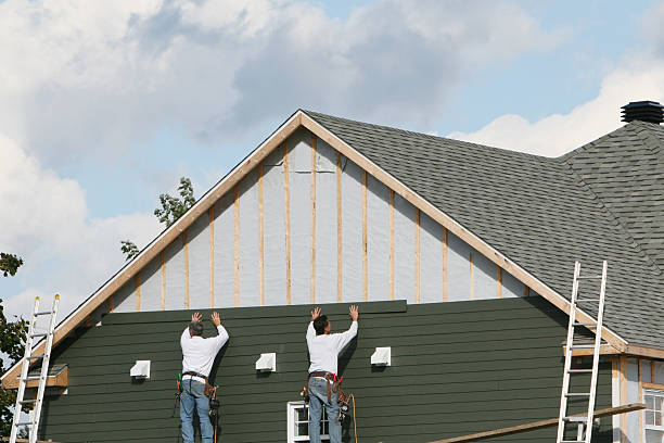 Professional Siding Installation technician working in Elizabeth, PA